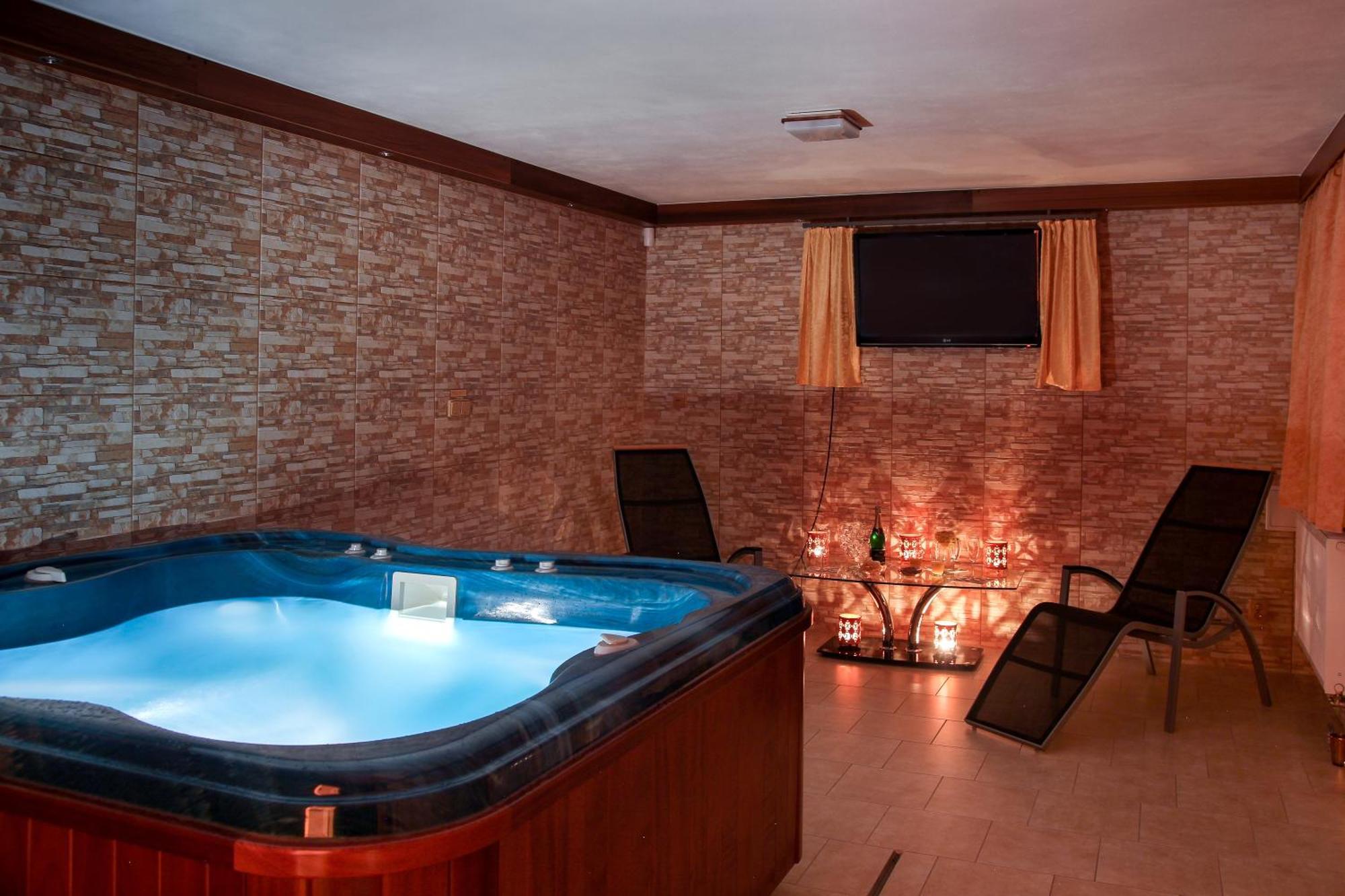 Отель Wellness Penzion Palice Йиндржихув-Градец Экстерьер фото